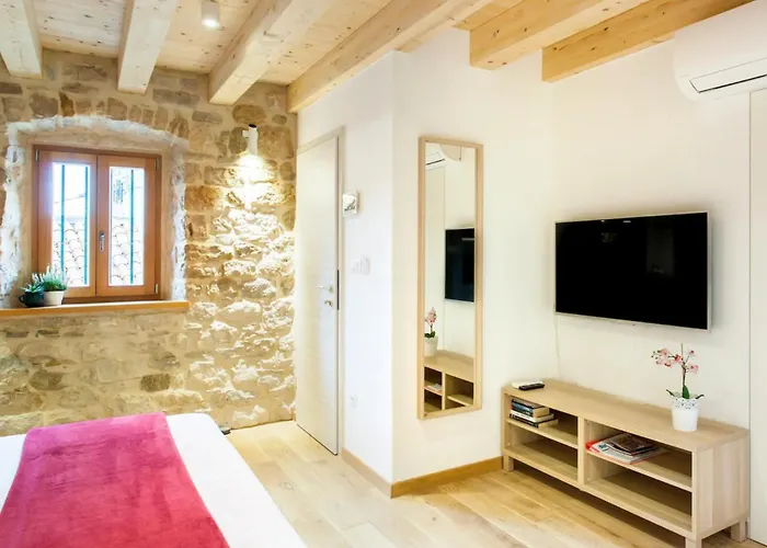 Explore The Historic Center From A Remodeled Appartement