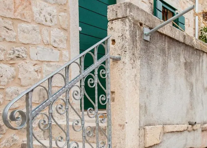 Explore The Historic Center From A Remodeled * Split