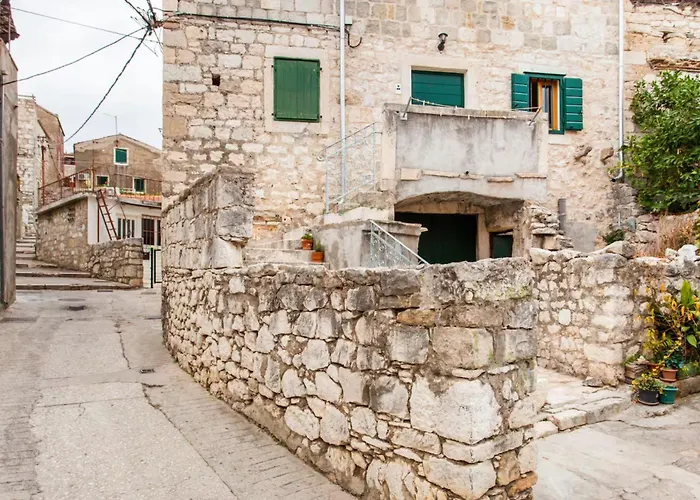 Explore The Historic Center From A Remodeled Appartement Split